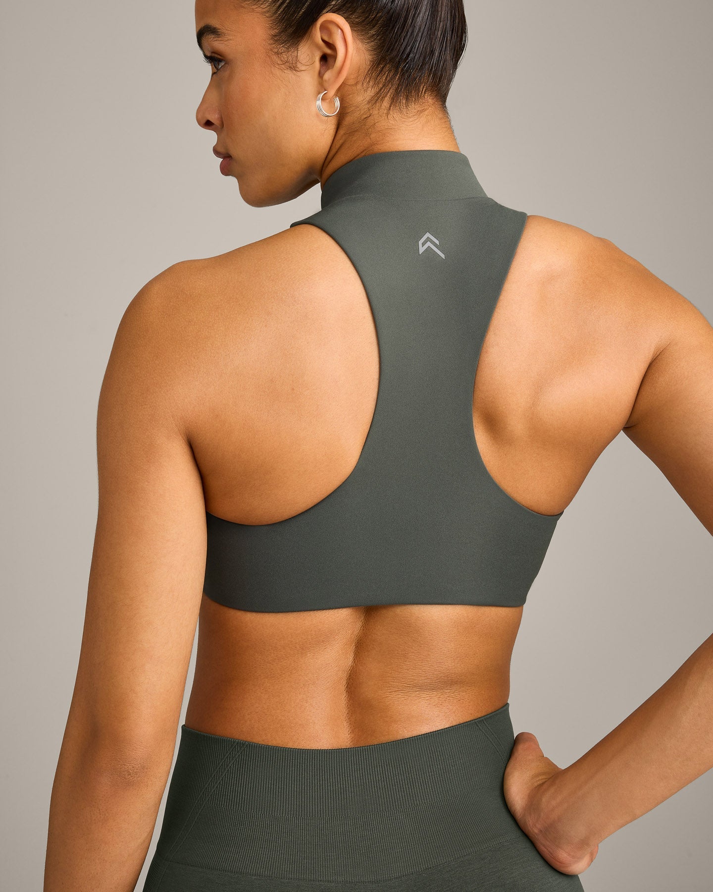 EasyLift™ Zip High Neck Sports Bra with Gray Logo | Dark Khaki