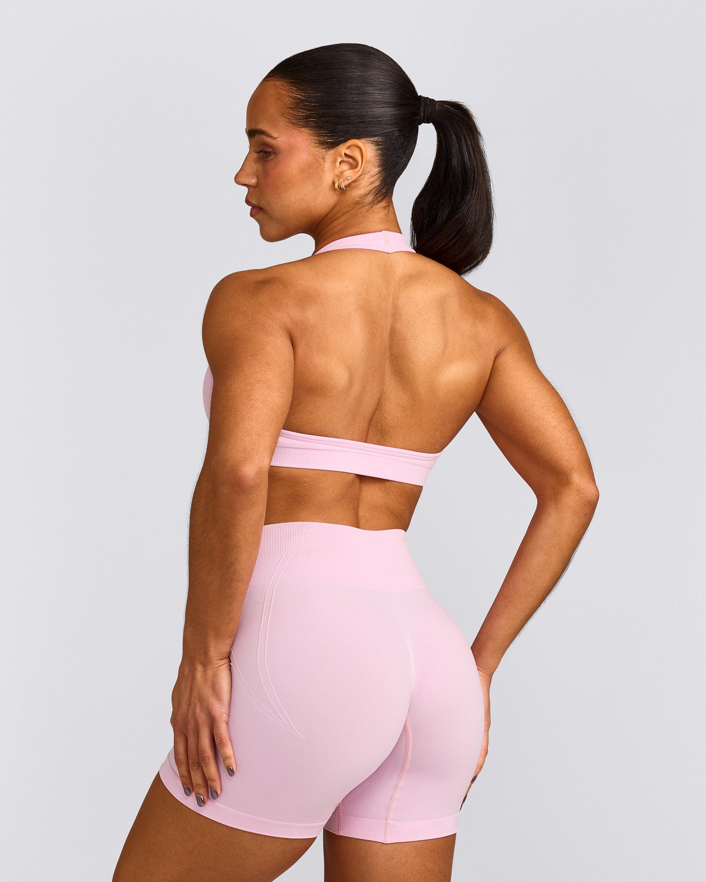 EffortlessLift™ Seamless Halter Neck Sports Bra with Gray Logo | Chalk Pink