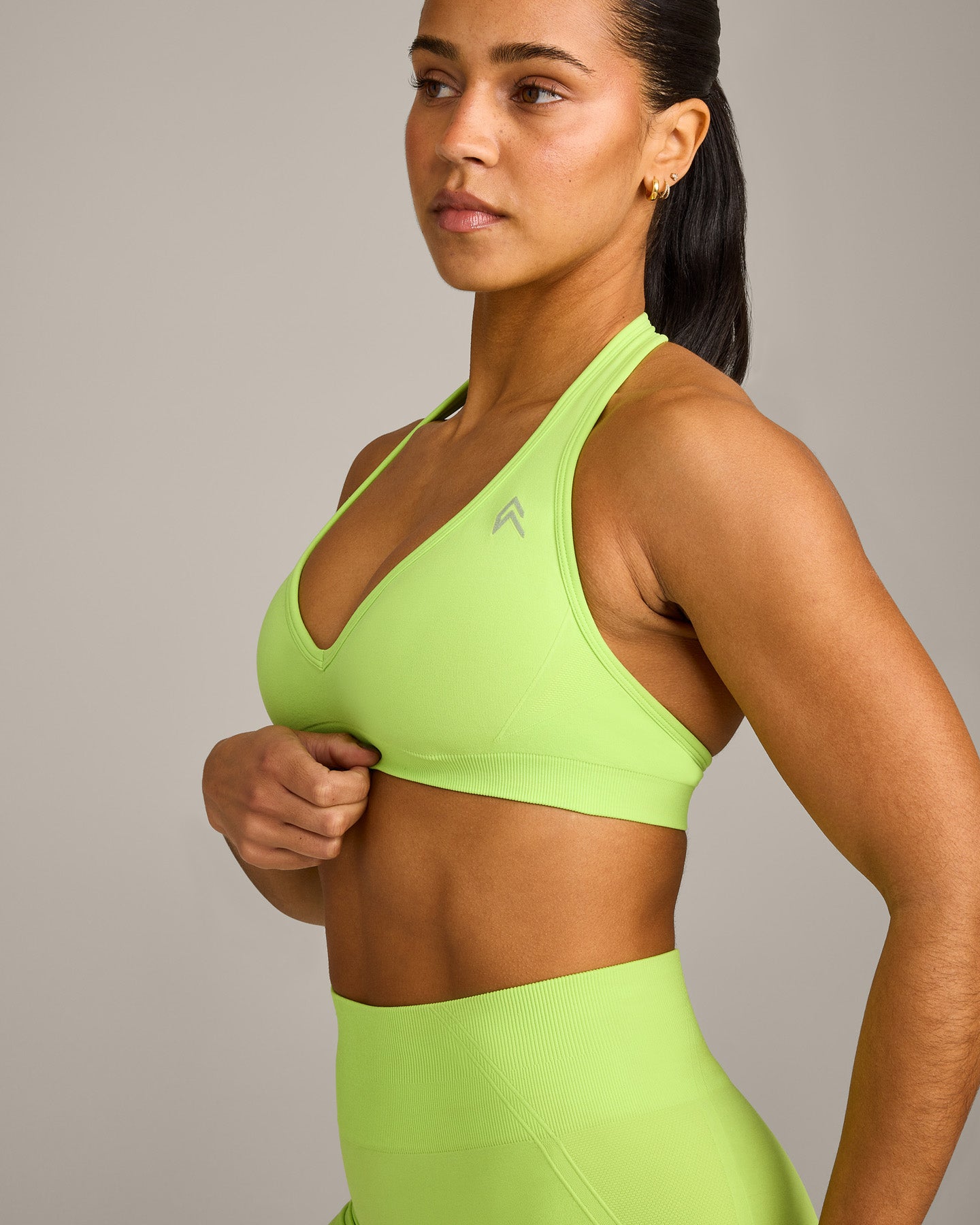 EffortlessLift™ Seamless Halter Neck Sports Bra with Gray Logo | Citrus Green