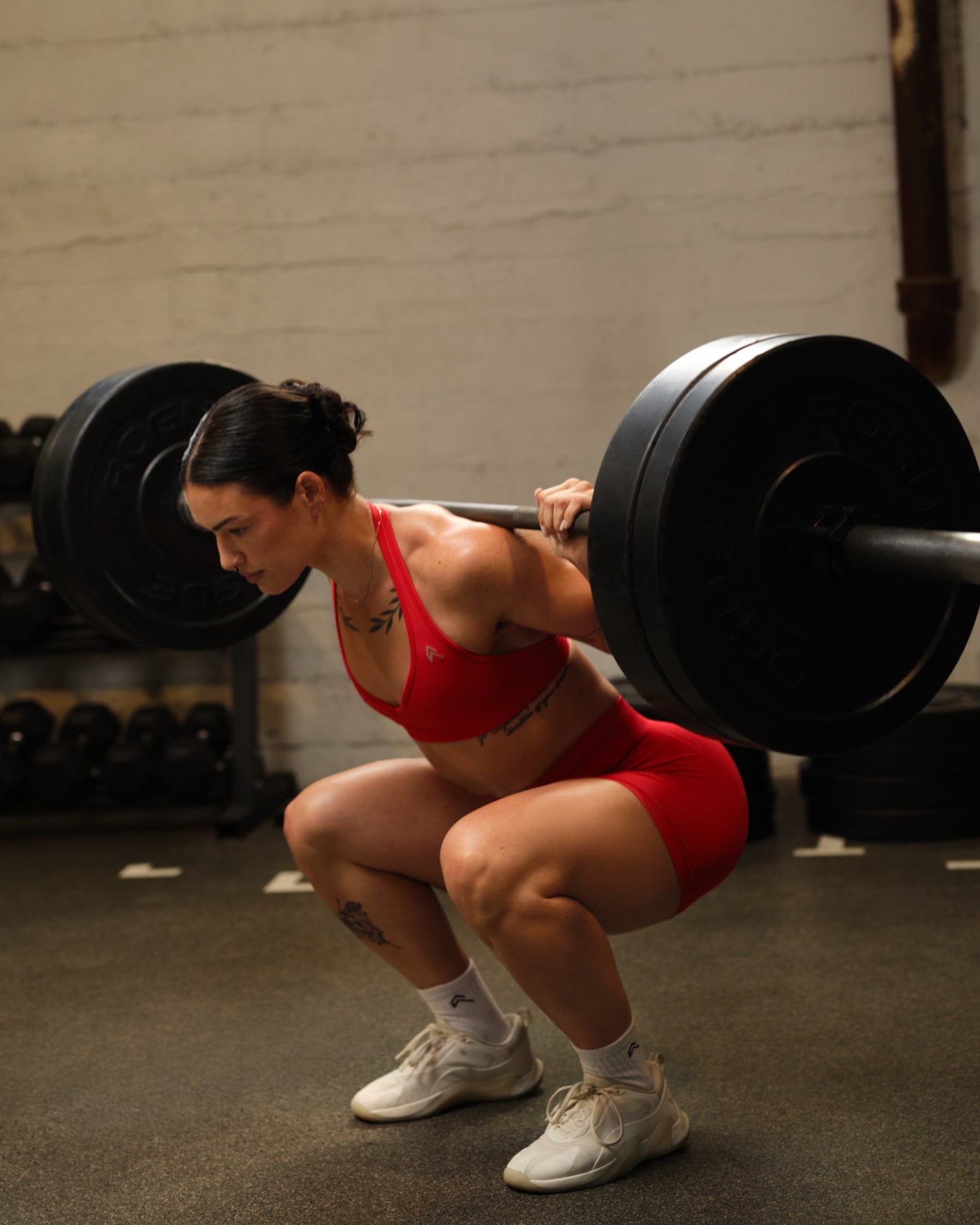 EffortlessLift™ Seamless Halter Neck Sports Bra with Gray Logo | Fiery Red