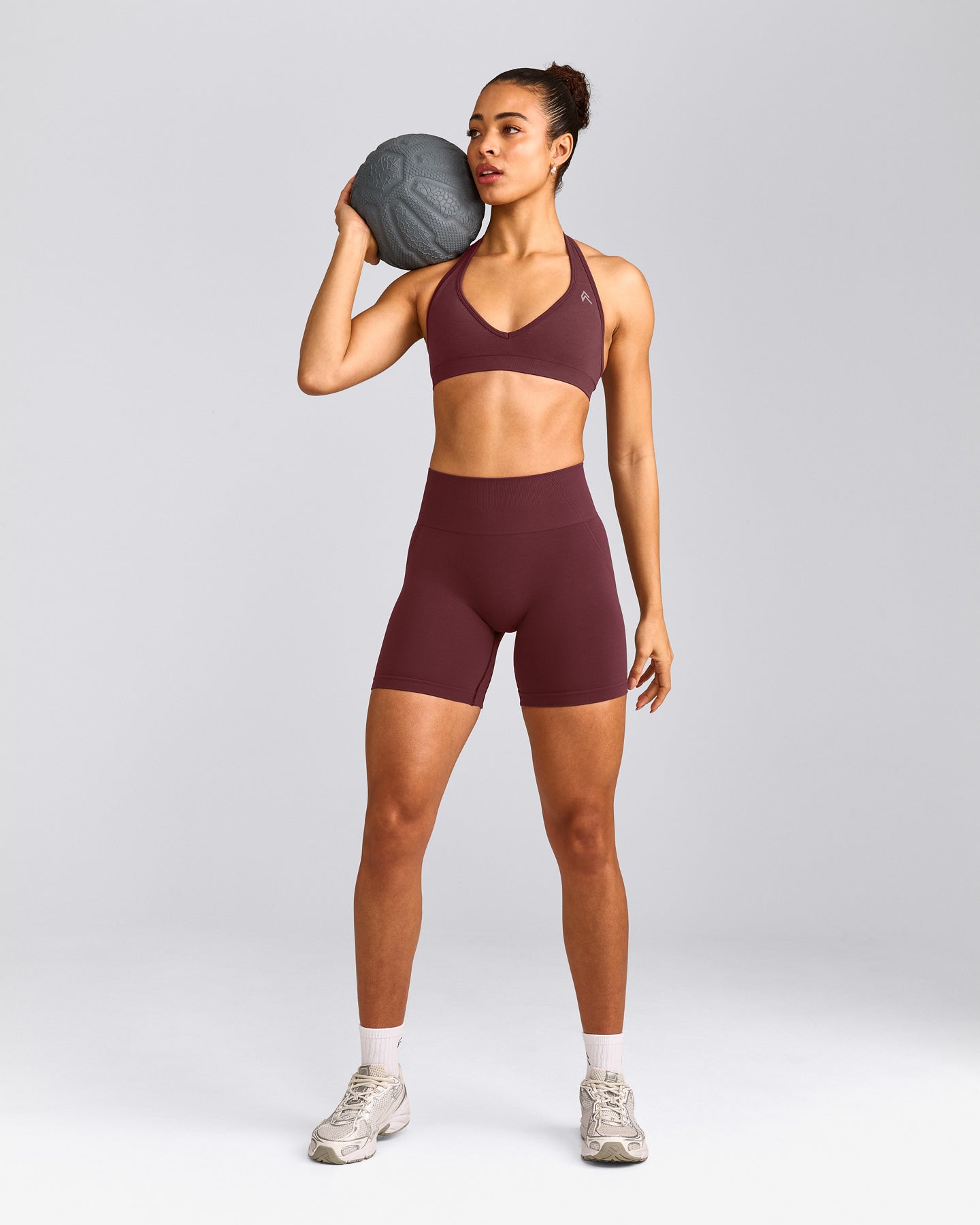 EffortlessLift™ Seamless Halter Neck Sports Bra with Gray Logo | Velvet Mocha