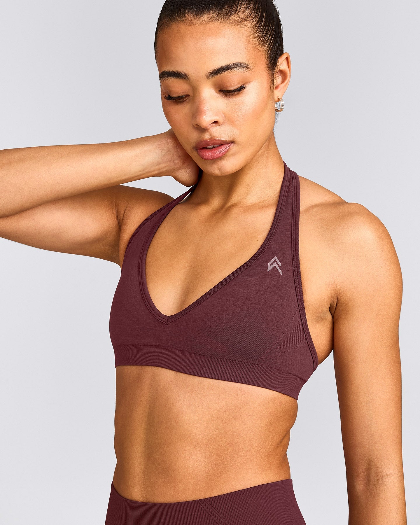 EffortlessLift™ Seamless Halter Neck Sports Bra with Gray Logo | Velvet Mocha