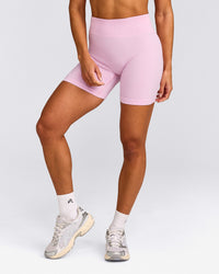 EffortlessLift™ Seamless Mid Rise Shorts with Gray Logo | Chalk Pink