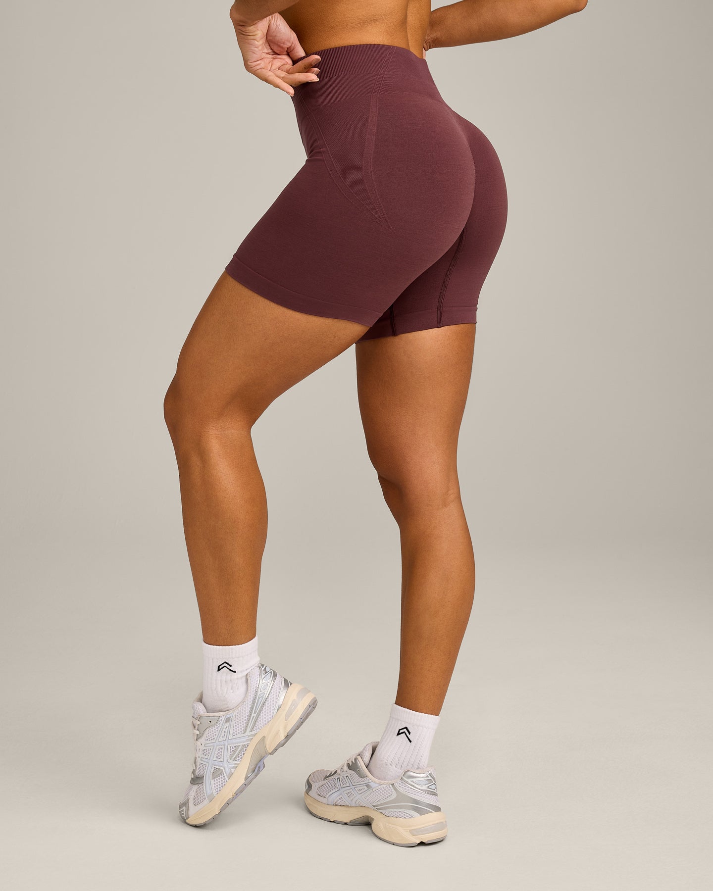 EffortlessLift™ Seamless Mid Rise Shorts with Gray Logo | Velvet Mocha
