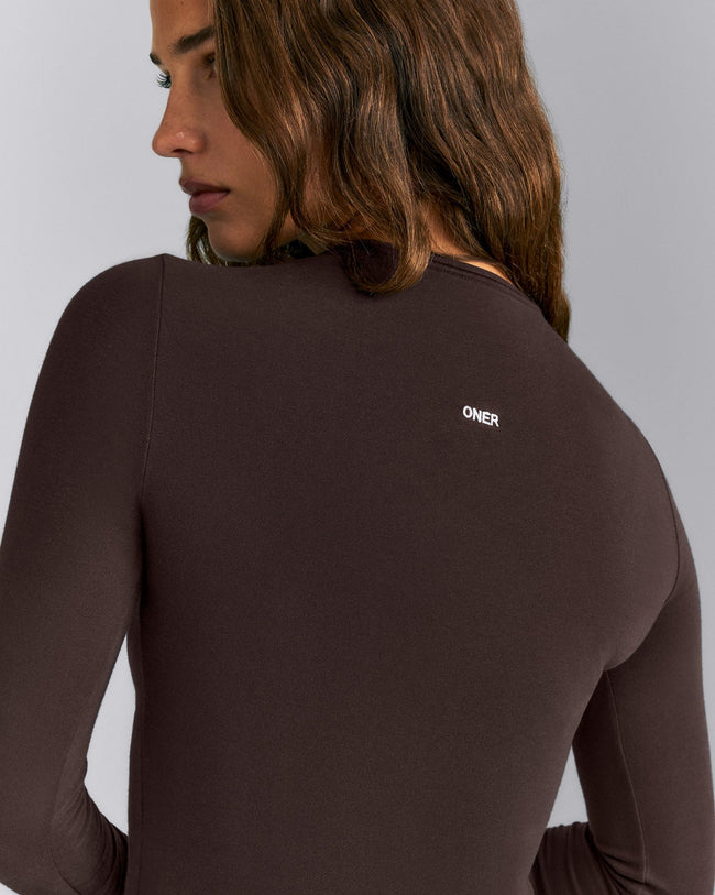 Fitted Cotton Long Sleeve Crew Neck Top | 70% Cocoa
