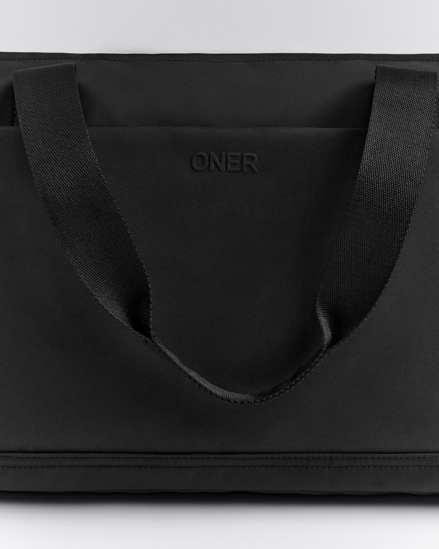 Nylon Gym Holdall | Black
