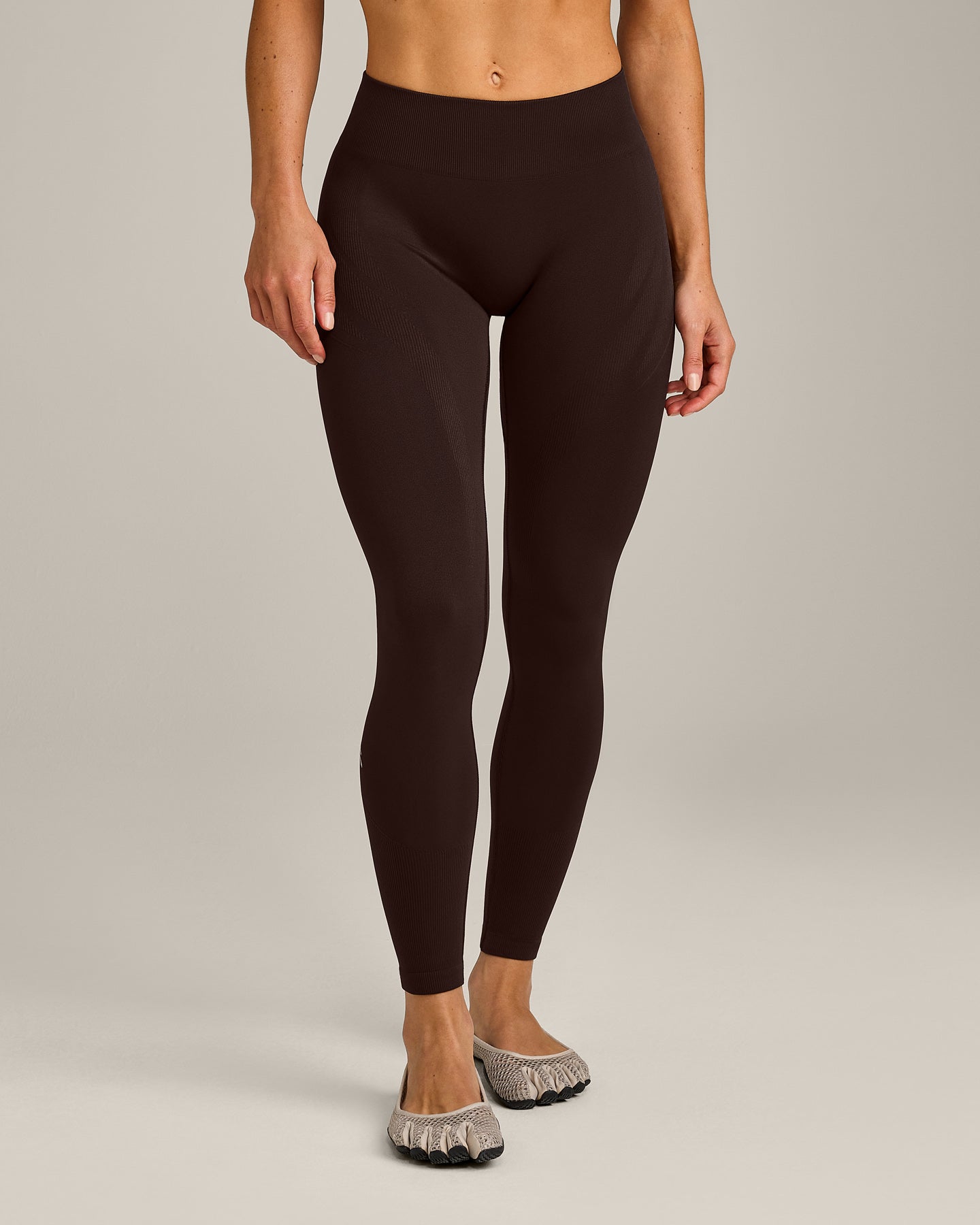 EnhanceLift™ Seamless Leggings with Gray Logo | 70% Cocoa