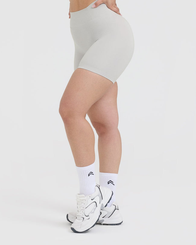 Timeless High Waisted Shorts 6" | Light Grey