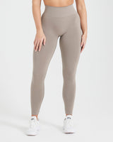 Effortless Seamless Leggings with White Logo | Minky